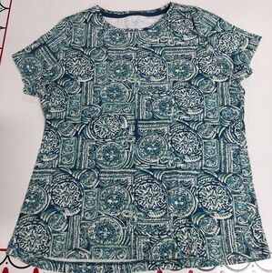 St. John's Bay White and Green Patterned Short Sleeve T-Shirt